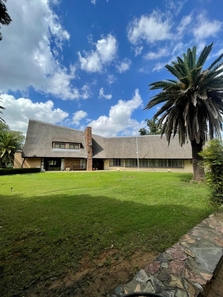 5 Bedroom Property for Sale in Christiana North West